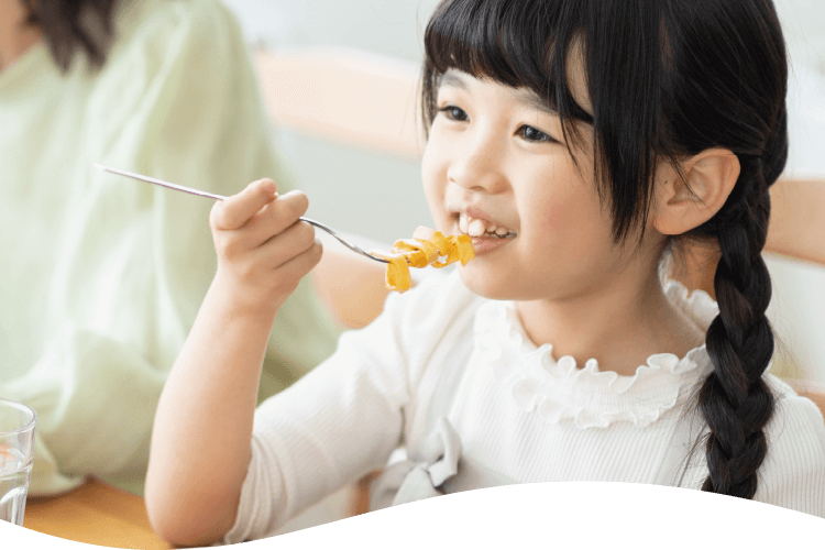 食べてる女の子
